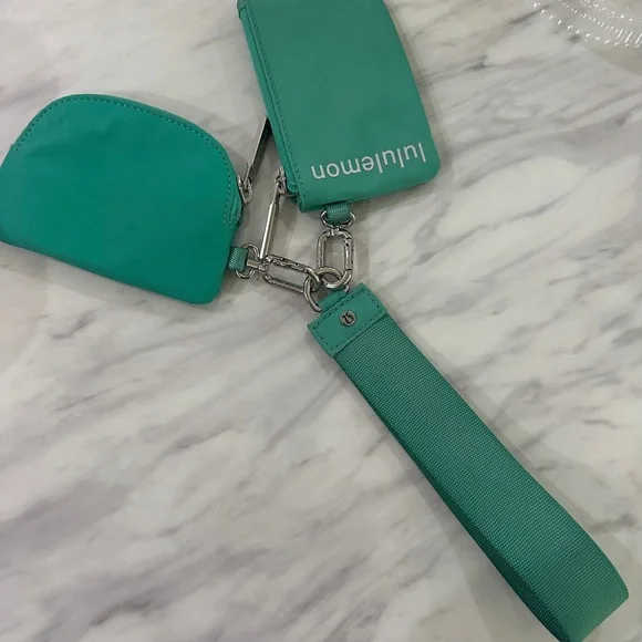 Lululemon Athletica Green Key Card Holder Set - Picture 8 of 8